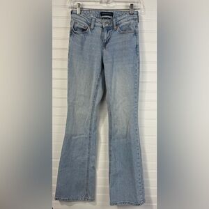 Aeropostale women’s mid rise, light wash flare denim jean. Size 00 Regular.